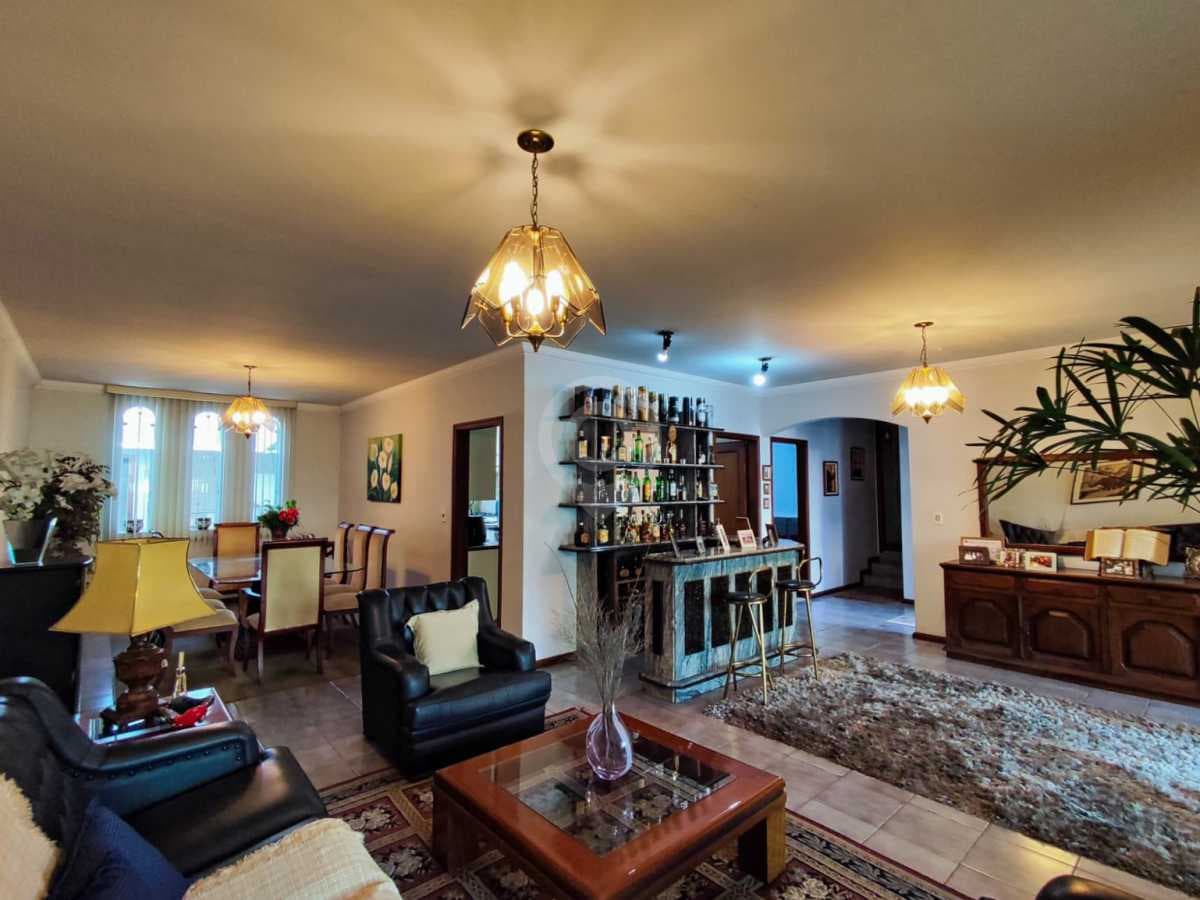 Casa de rua com 3 suítes no Jardim Coronel Peroba