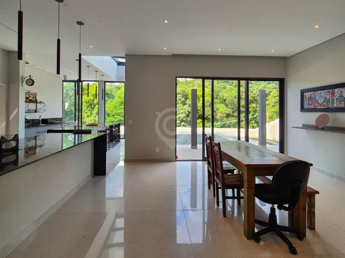Casa em Condomínio com 3 suítes no Reserva Santa Rosa