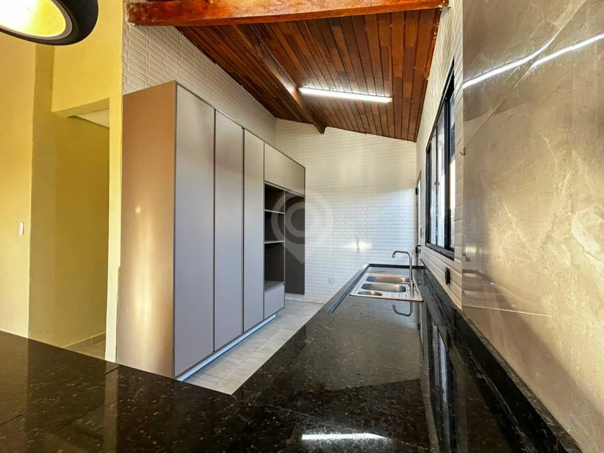 Casa de rua com 1 suíte no Loteamento Residencial Central Park I