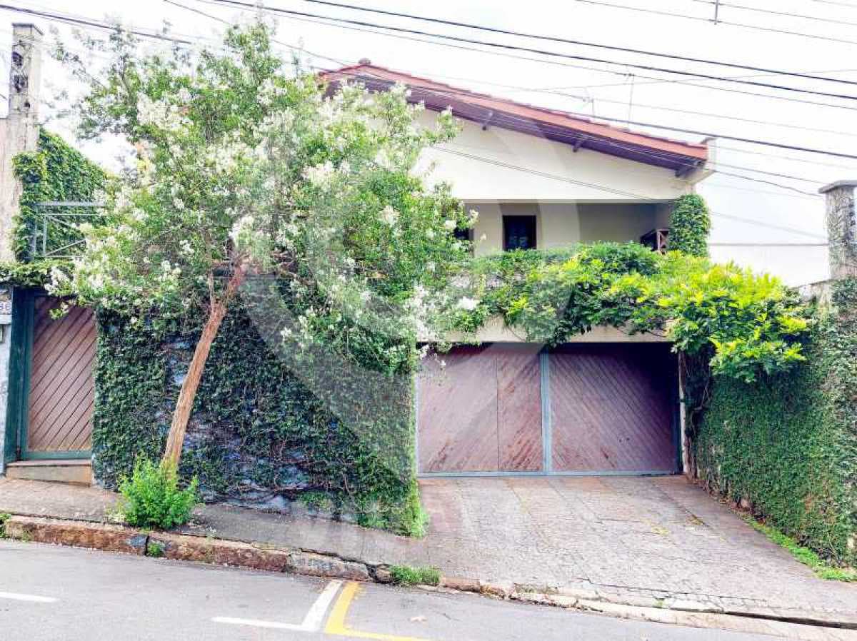 Casa de rua com 5 quartos no Centro