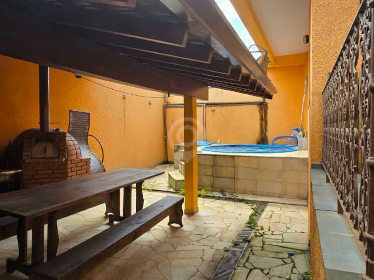 Casa de rua com 1 suíte no Jardim México