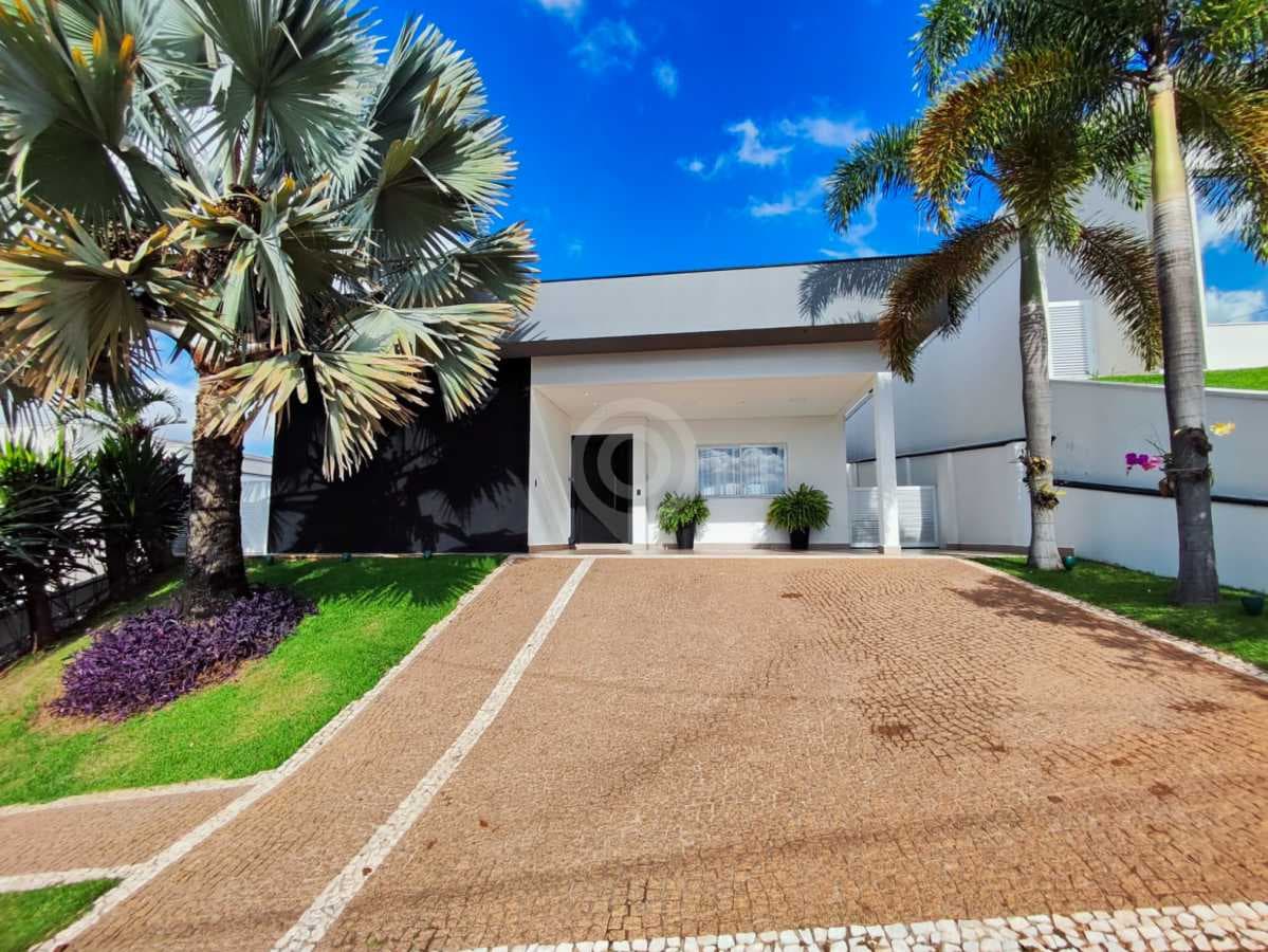 Casa em Condomínio com 3 suítes no Reserva Santa Rosa