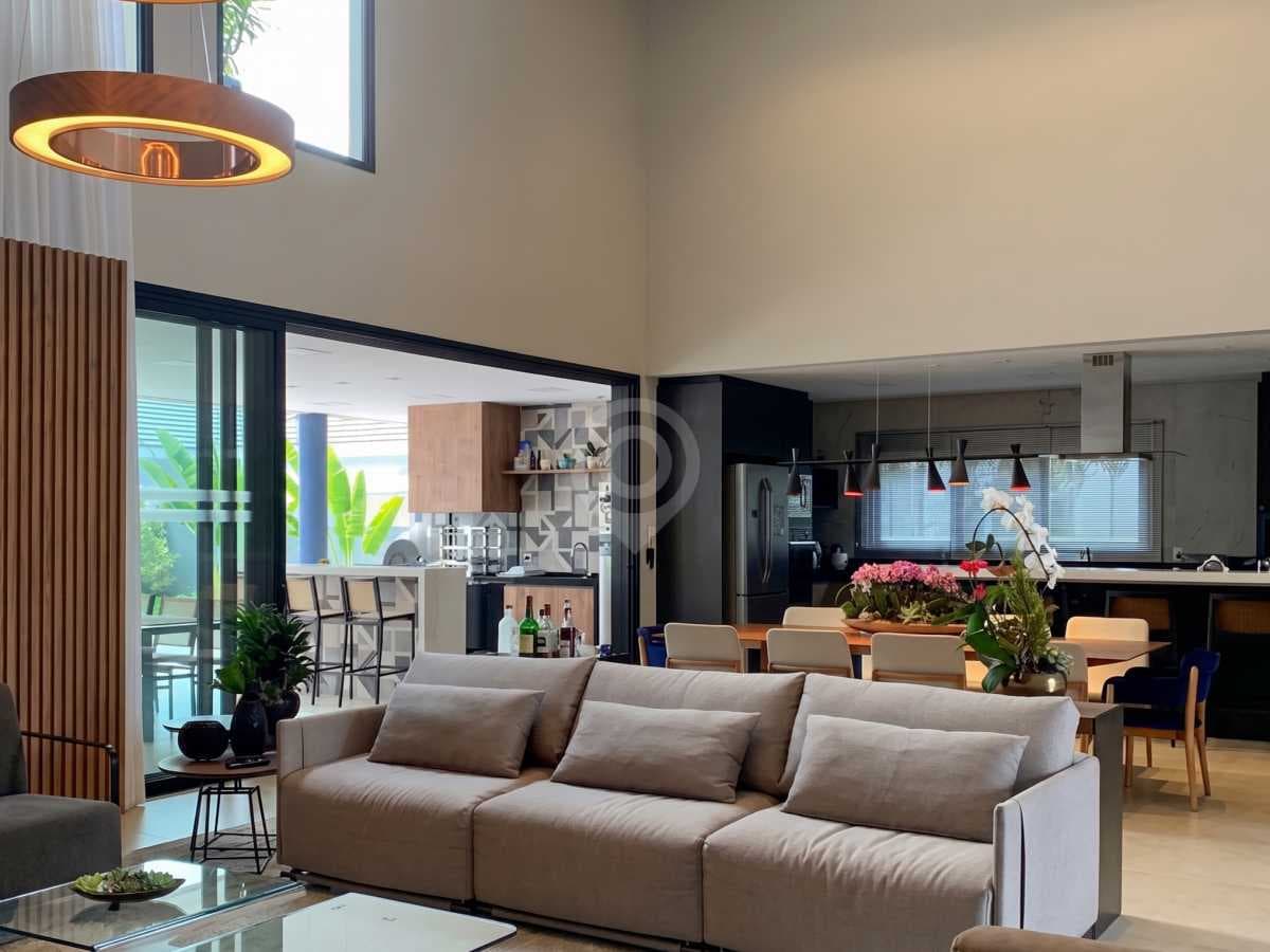 Casa em Condomínio com 4 suítes no Residencial Villaggio Paradiso