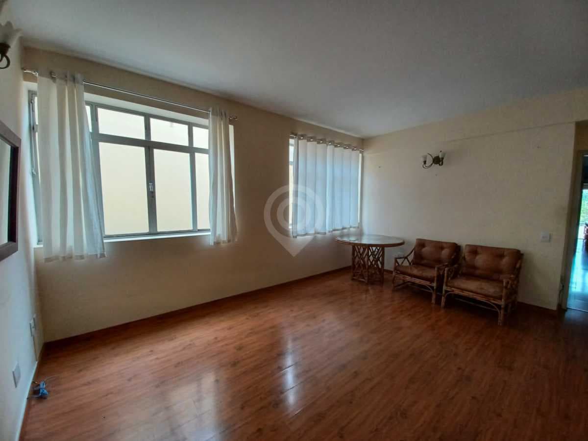 Apartamento com 3 quartos no Edifício Tescarollo