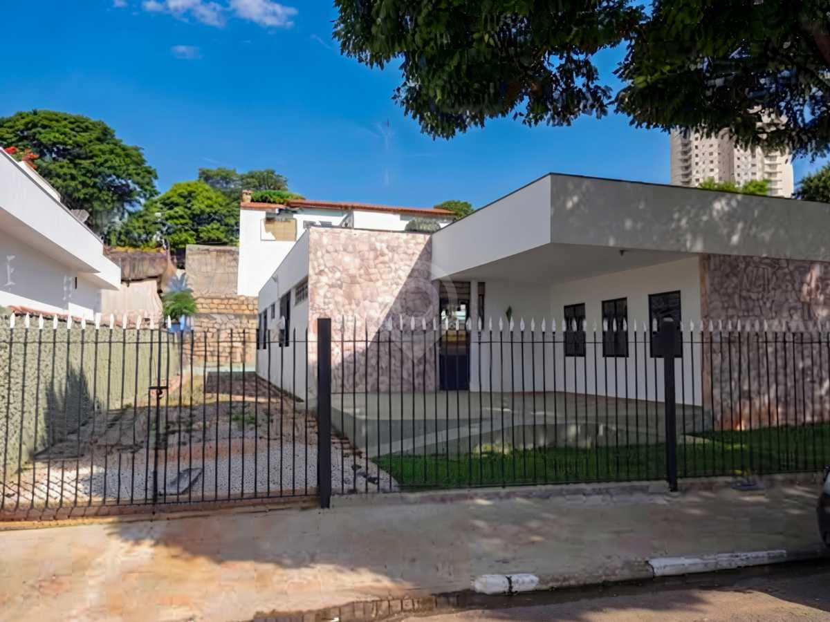 Casa de rua com 1 suíte no Vila Santa Cruz