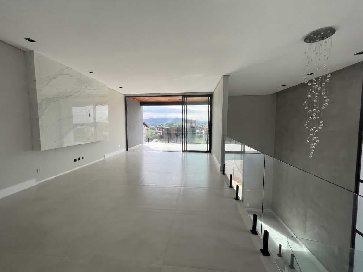 Casa em Condomínio com 3 suítes no Residencial Villaggio Paradiso
