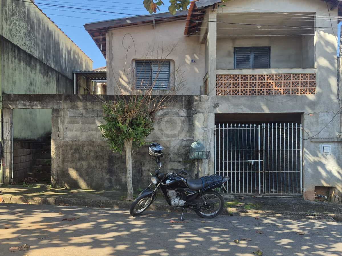 Casa de rua com 9 quartos no Jardim Maria