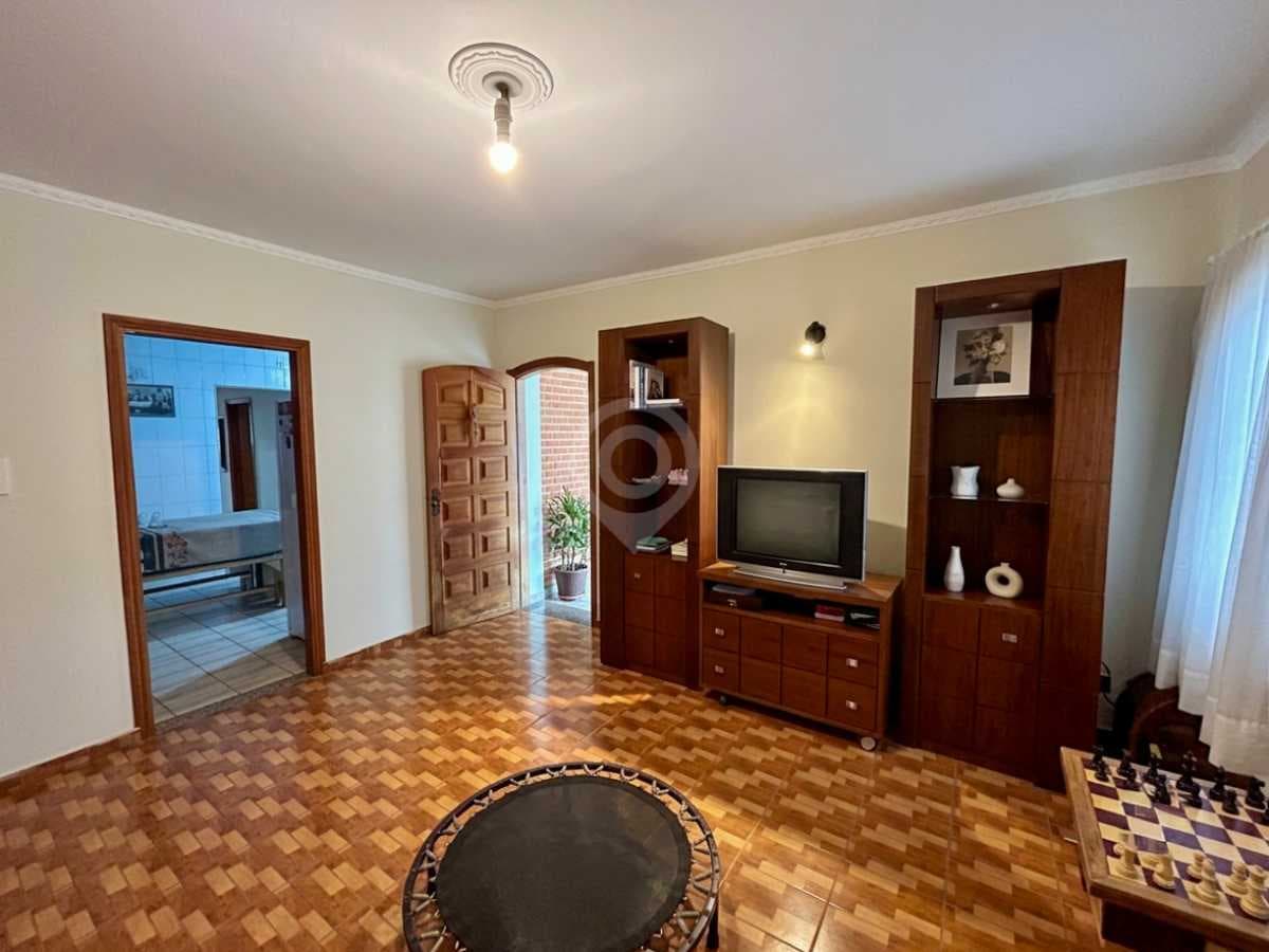 Casa de rua com 4 quartos no Jardim México — foto 2