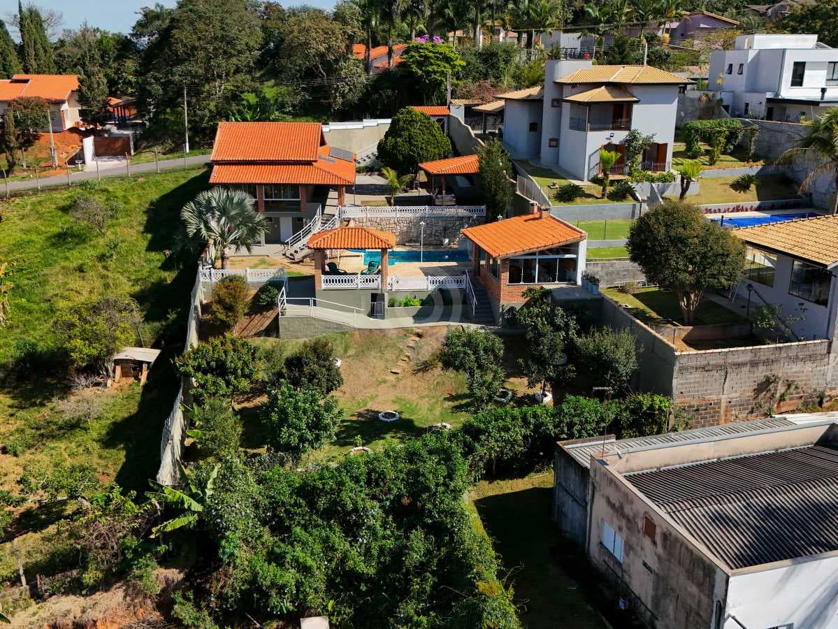 Chácara com 1 suíte no Jardim Leonor