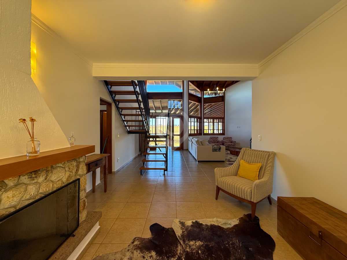 Casa em Condomínio com 4 suítes no Capela do Barreiro — foto 2