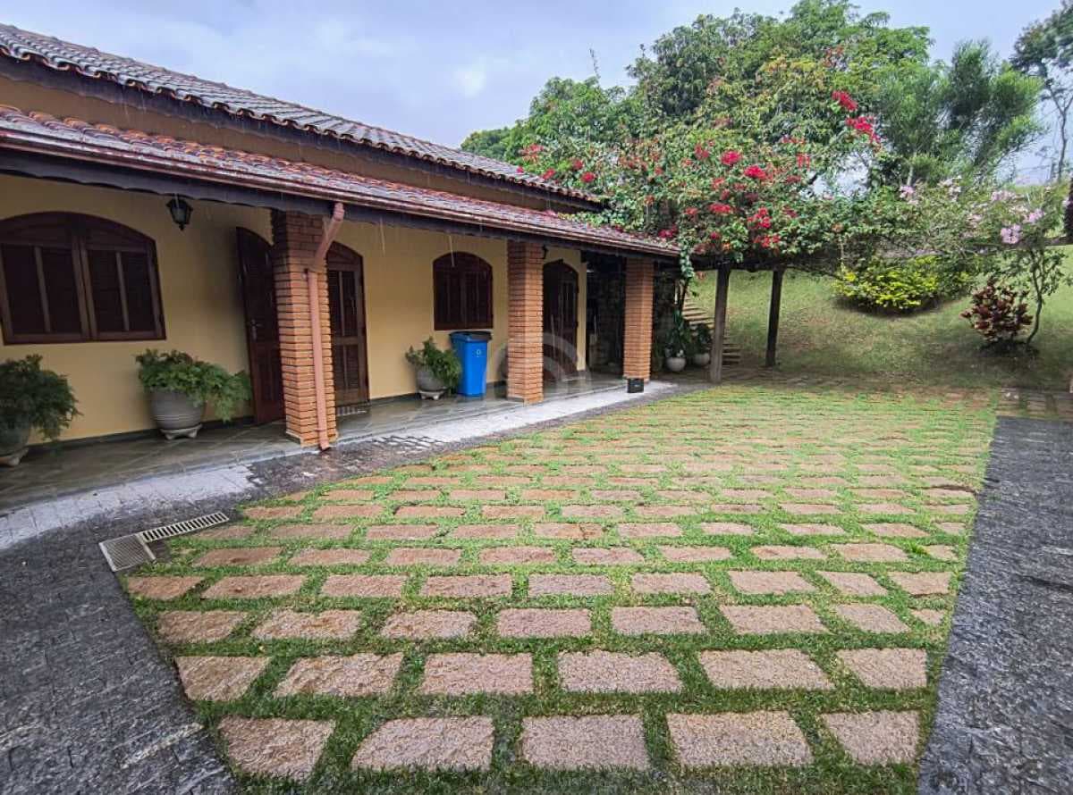 Casa em Condomínio com 3 suítes no Capela do Barreiro — foto 2