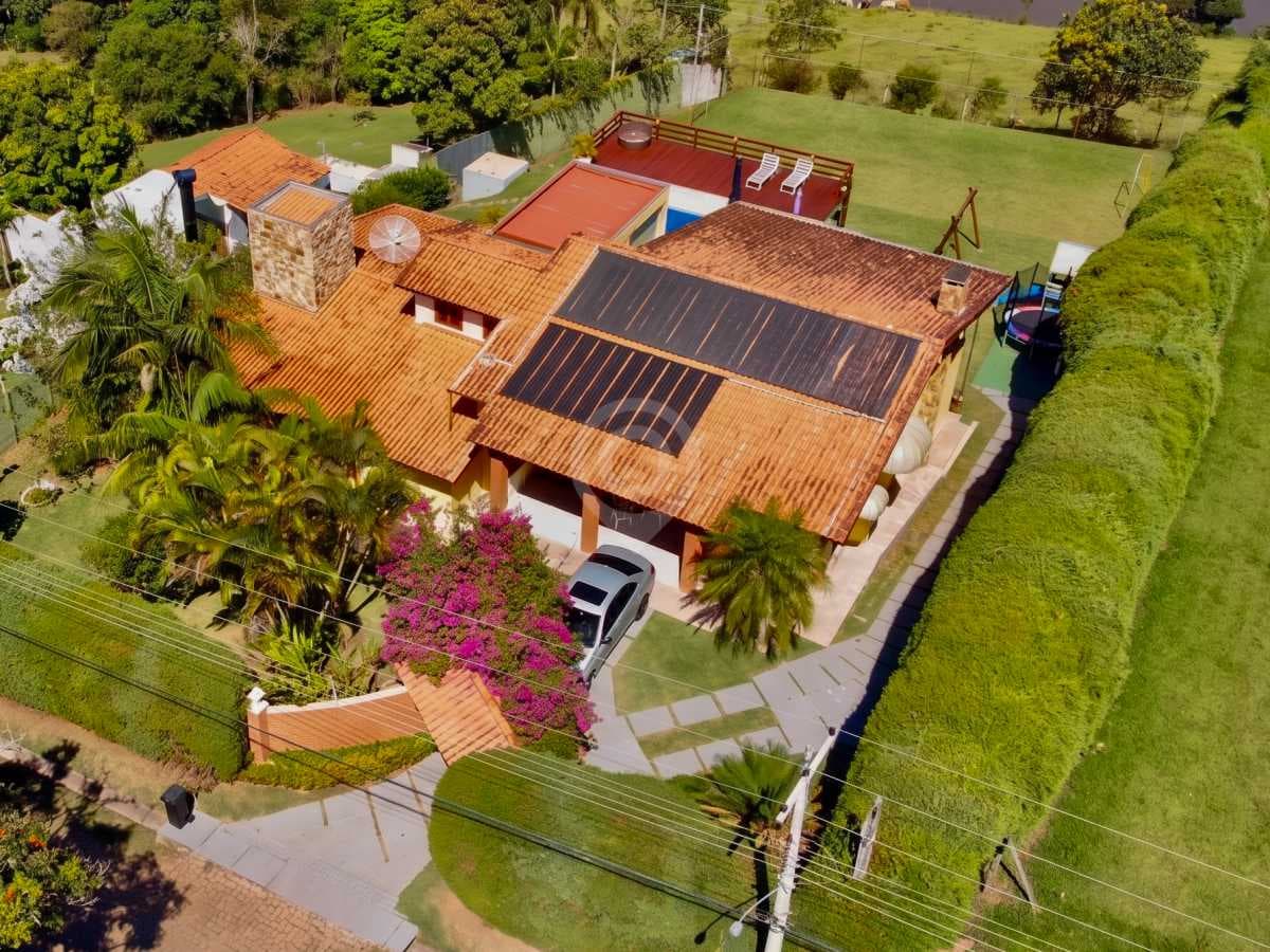 Casa em Condomínio com 3 suítes no Capela do Barreiro