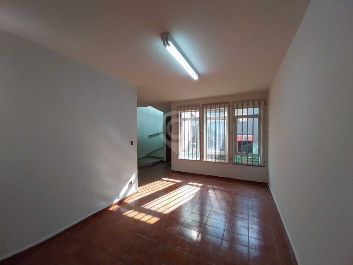 Casa de rua com 1 suíte no Centro
