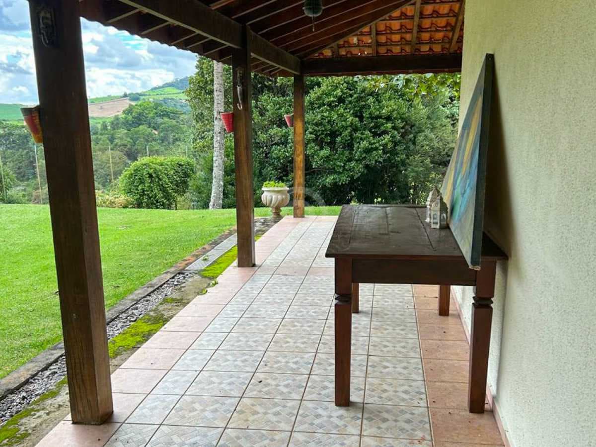 Casa em Condomínio com 2 suítes no Capela do Barreiro — foto 2