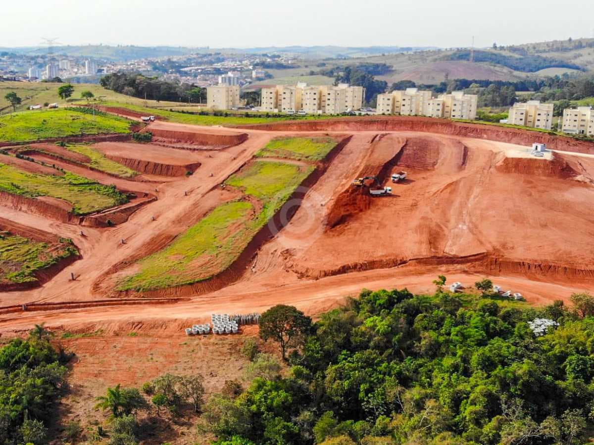 Terreno no Parque dos Antúrios