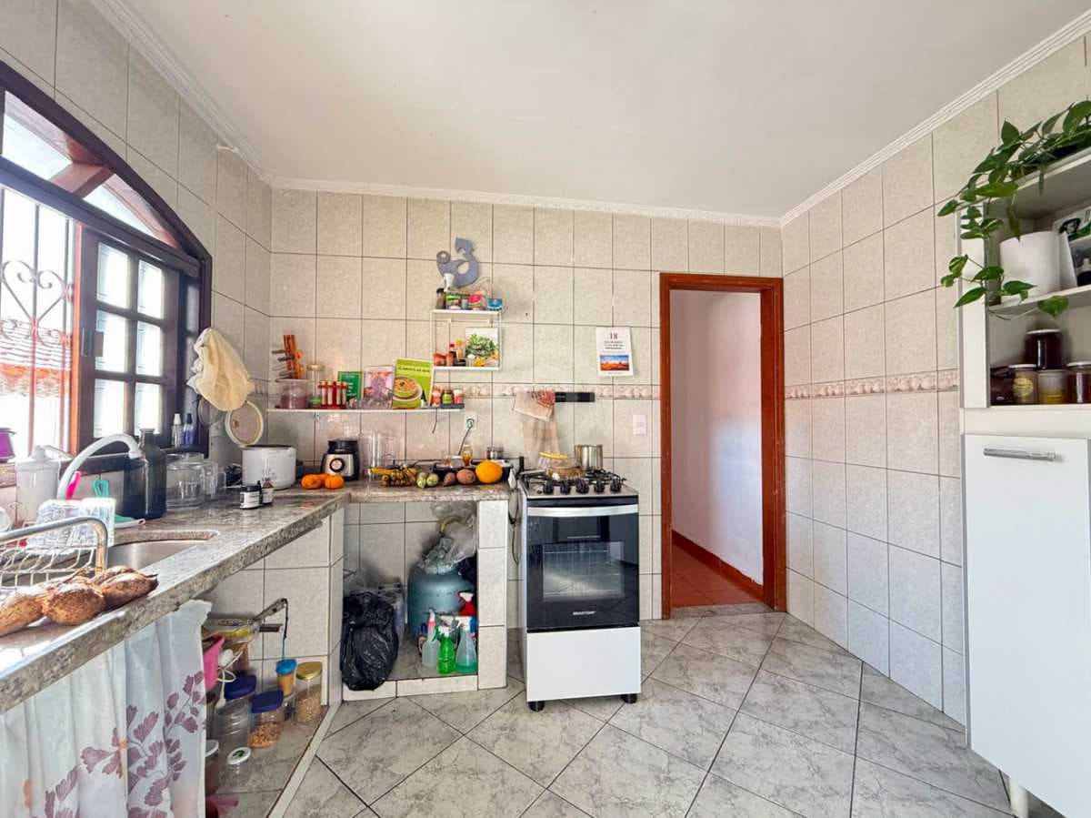 Casa de rua com 3 quartos no Bairro do Engenho — foto 2