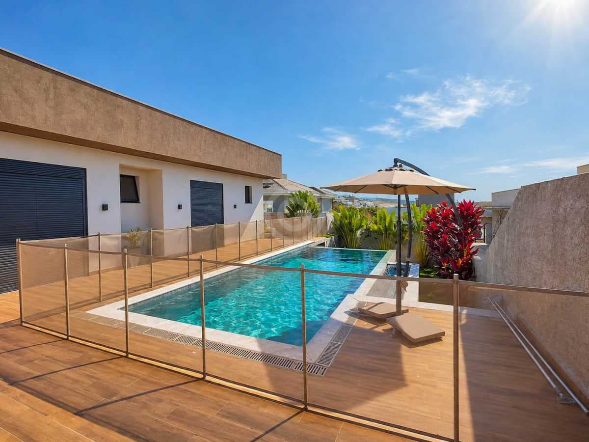 Casa em Condomínio com 3 suítes no Reserva Santa Rosa