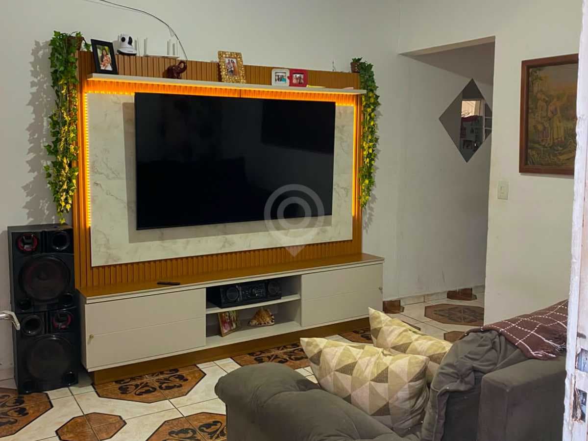 Casa de rua com 3 quartos no Jardim das Nações
