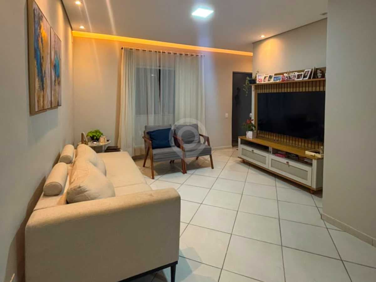 Casa de rua com 1 suíte no Jardim Coronel Peroba