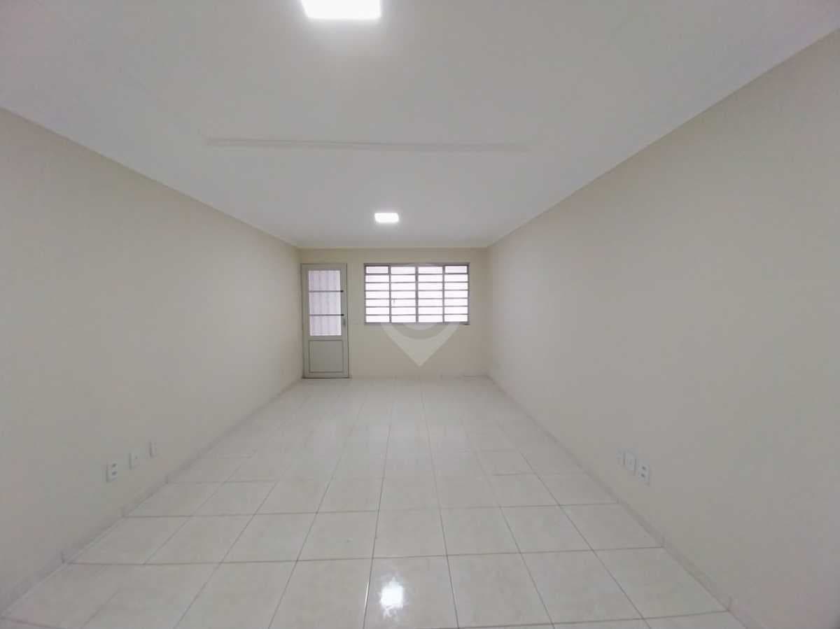 Casa de rua com 1 suíte no Jardim Santa Filomena