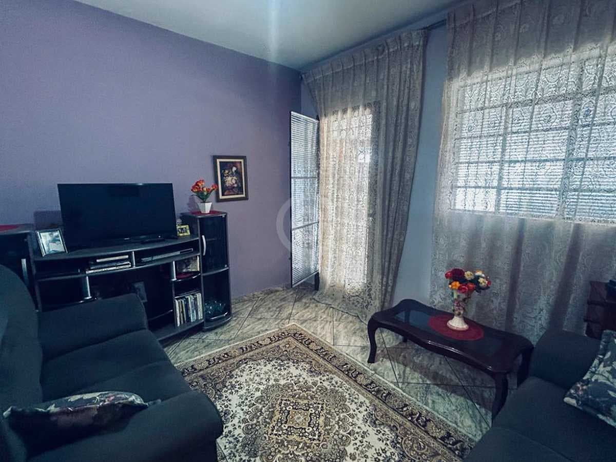 Casa de rua com 4 quartos no Jardim Lúcia — foto 2