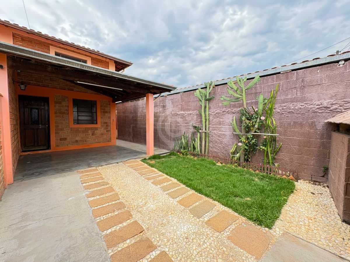 Casa de rua com 1 suíte no Jardim México