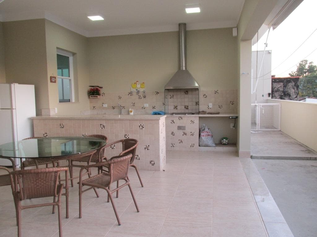 Casa de rua com 1 suíte no Jardim Flaiban