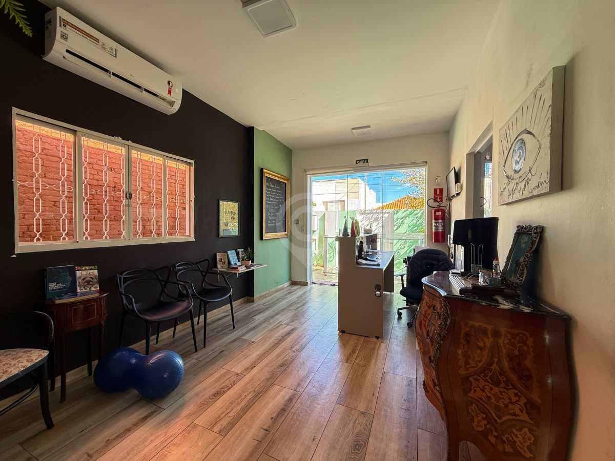 Casa de rua com 1 suíte no Vila Brasileira