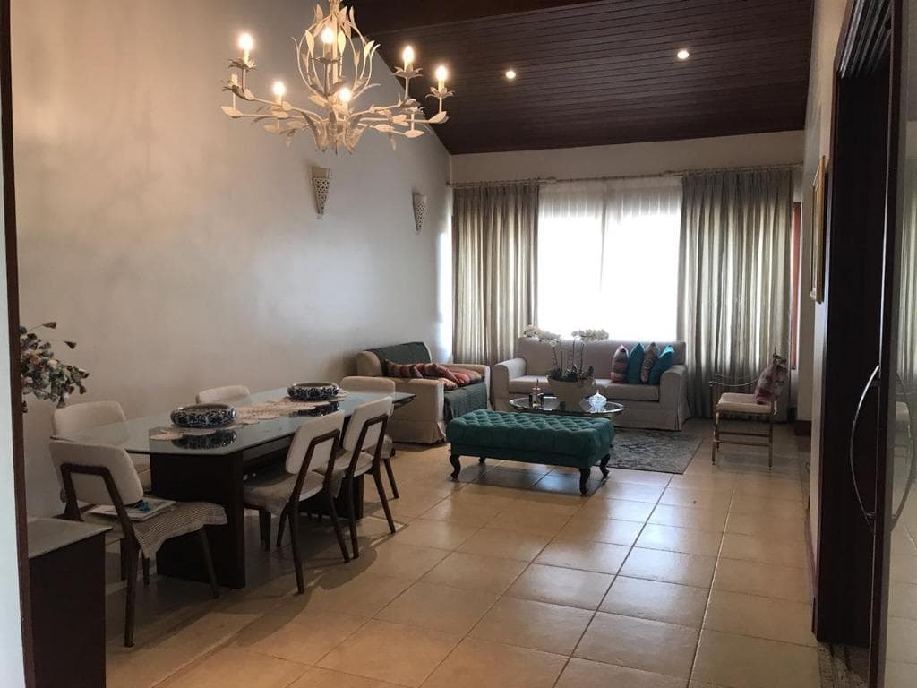 Casa em Condomínio com 5 suítes no Jardim Nossa Senhora das Graças