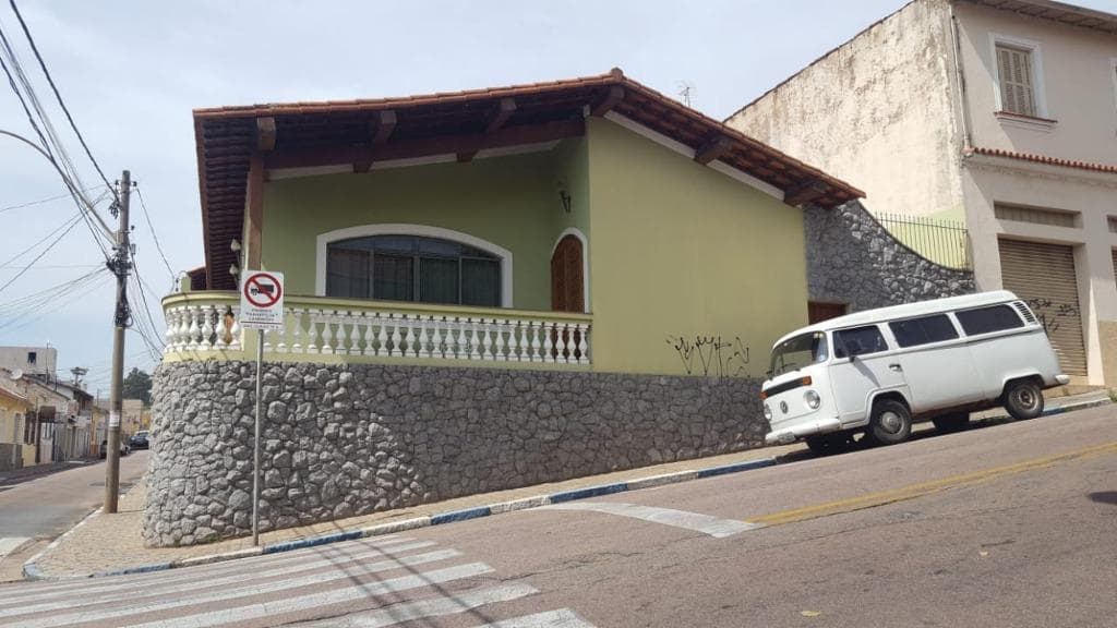 Casa de rua com 1 suíte no Centro