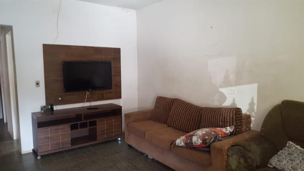 Casa de rua com 3 quartos no Jardim Virgínia