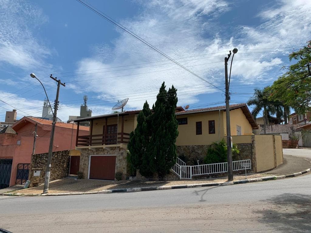 Casa de rua com 1 suíte no Nova Itatiba