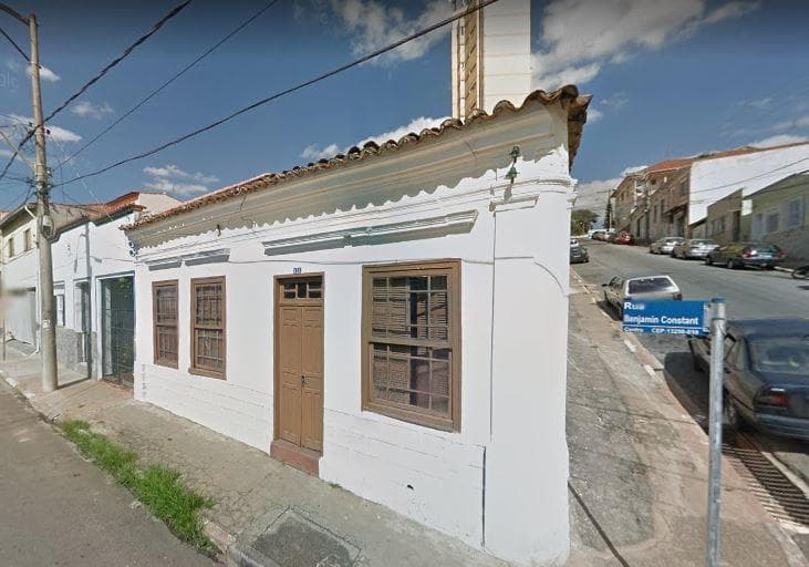 Casa de rua com 2 quartos no Centro