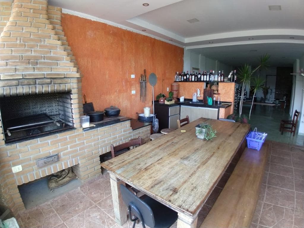Casa de rua com 1 suíte no Jardim Ipê