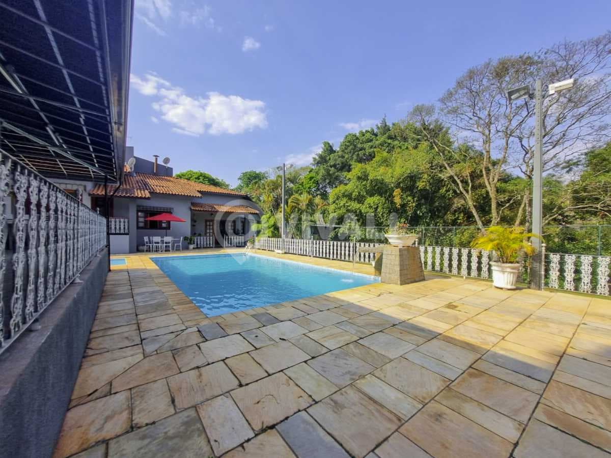 Casa de rua com 1 suíte no Jardim Leonor