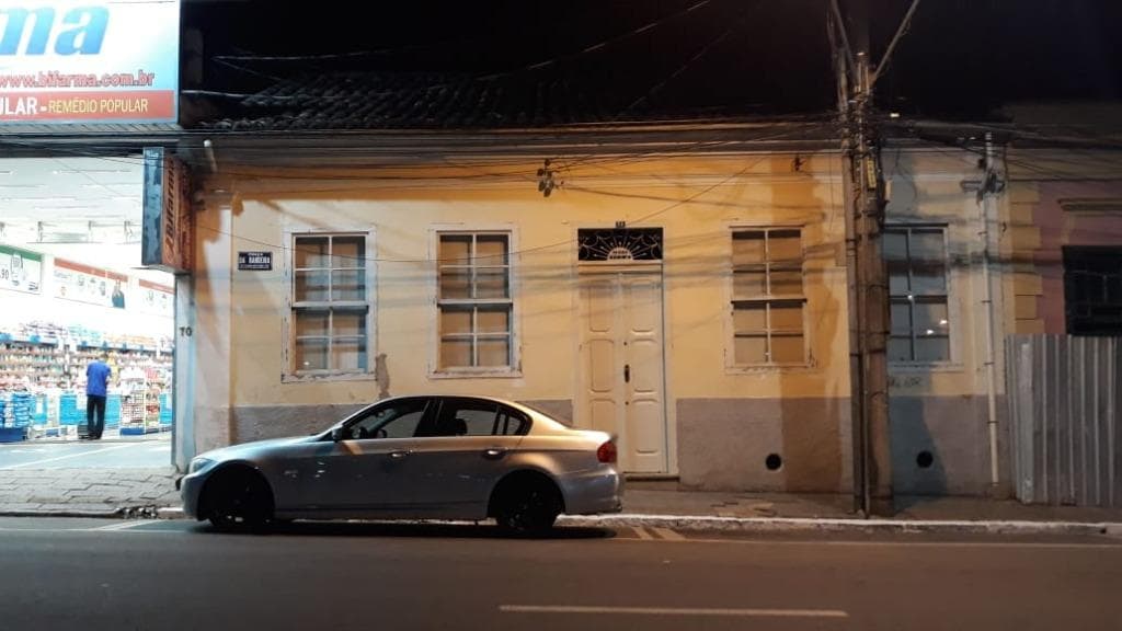 Casa de rua com 2 quartos no Centro