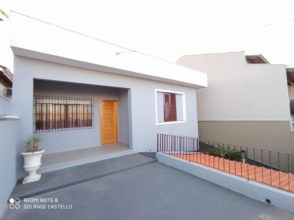 Casa de rua com 3 quartos no Jardim Nossa Senhora de Fátima
