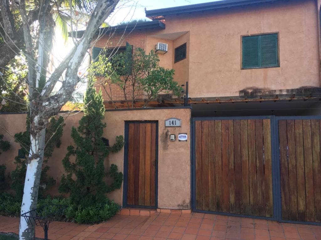 Casa de rua com 1 suíte no Cidade Universitária