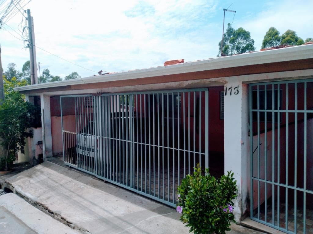 Casa de rua com 3 quartos no Loteamento Parque da Colina II