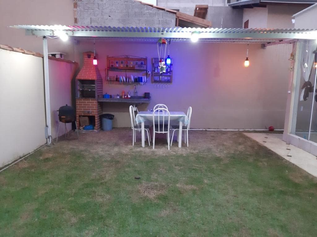 Casa de rua com 1 suíte no Campo das Antas