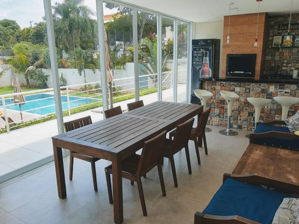 Casa em Condomínio com 4 suítes no Condominio Village Das Palmeiras
