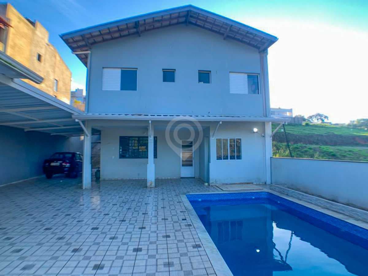 Casa de rua com 2 suítes no Clube de Campo
