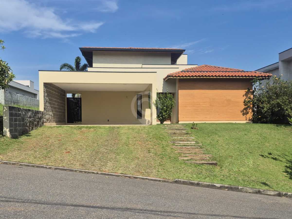 Casa em Condomínio com 2 suítes no Residencial Sete Lagos