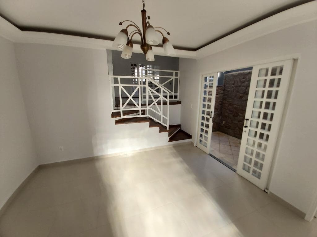 Casa de rua com 3 suítes no Vila Mutton