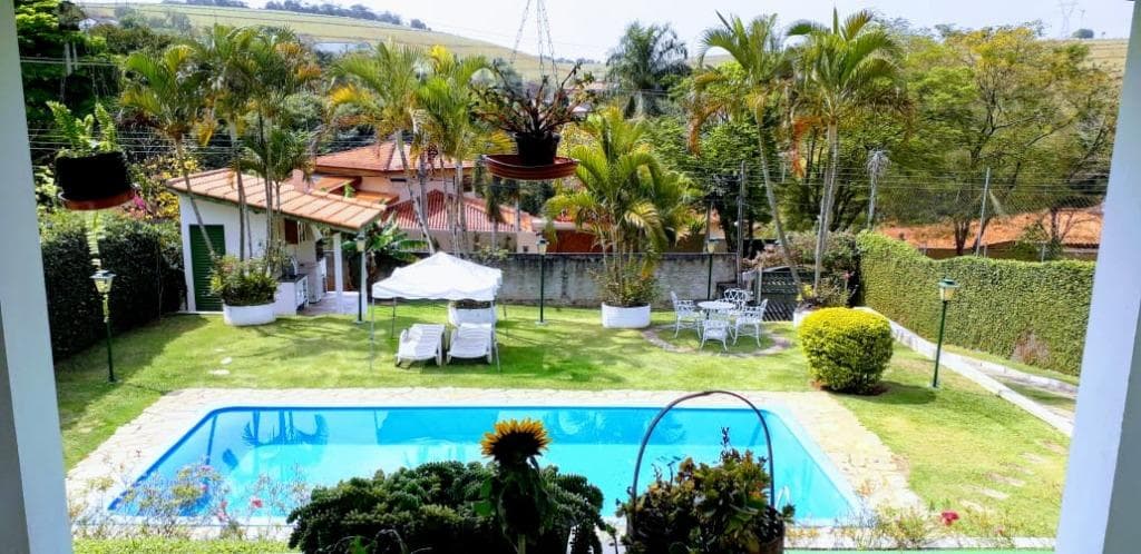 Chácara com 2 suítes no Jardim Leonor