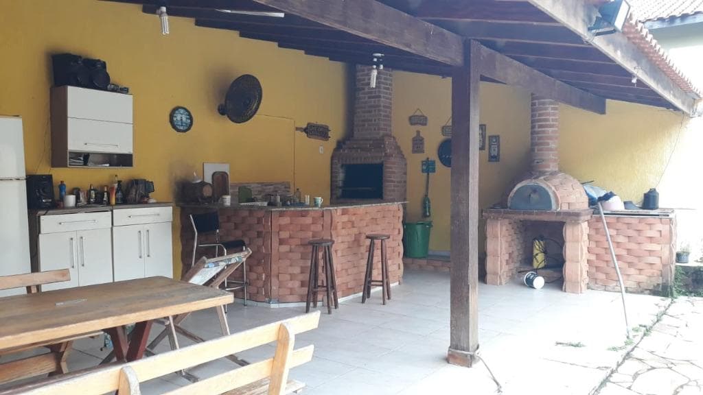 Chácara com 1 suíte no Rio Acima