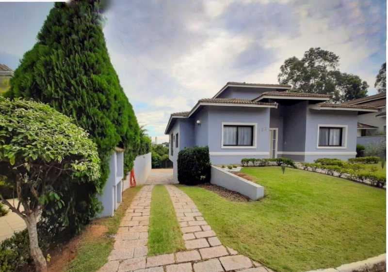 Casa em Condomínio com 3 suítes no Centro