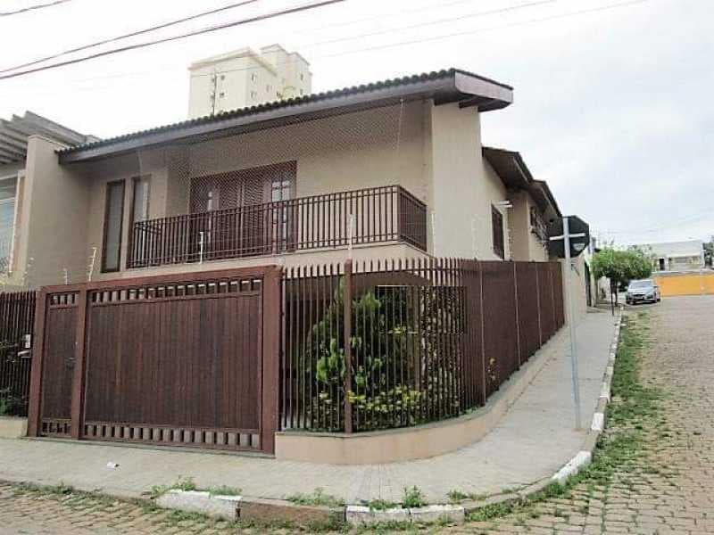 Casa de rua com 1 suíte no Vila Brasileira