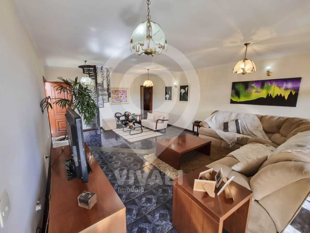 Casa de rua com 1 suíte no Centro