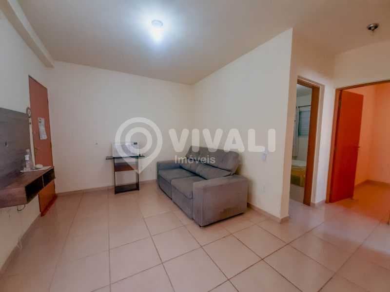 Apartamento com 2 quartos no Condomínio Residencial Getulio Luvison — foto 2